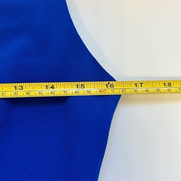 Nicole Miller York Royal Blue Dress
High-low Sleeveless/ Cocktail Dress/ Size 6 - Picture 7 of 10
